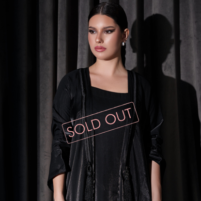 صورة بشت حرير مزين بهدب  أسود